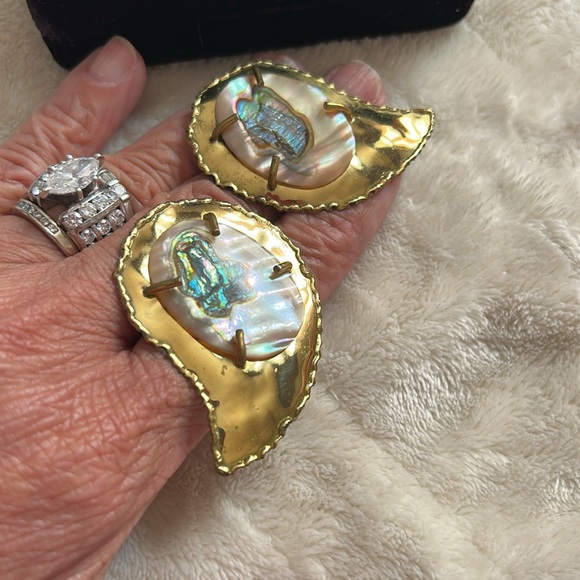 Stunning vintage brass and abalone earrings - Picture 14 of 14